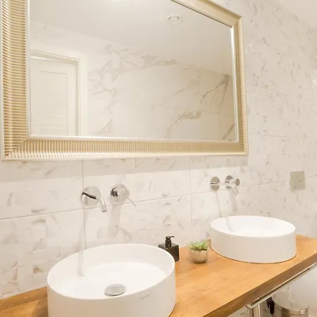 By Zzzing ゲストハウス 4*