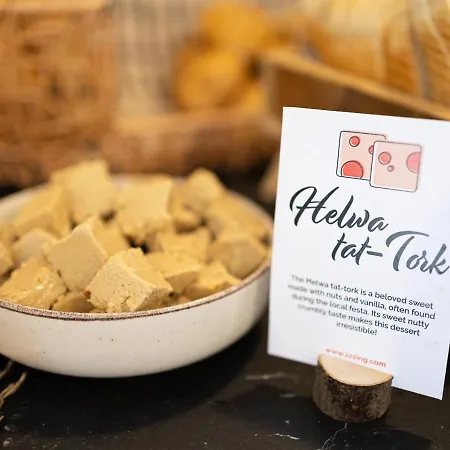 By Zzzing Pensión Mosta