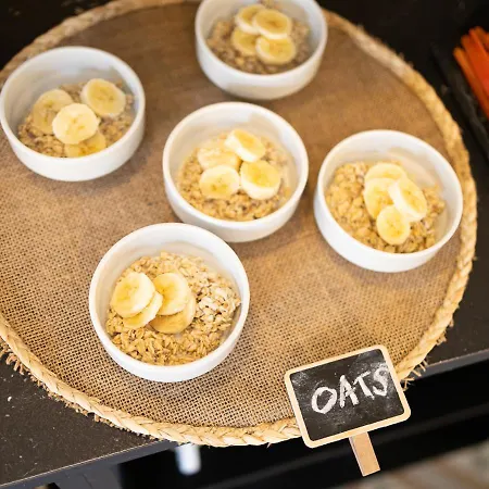 招待所 By Zzzing 莫斯塔