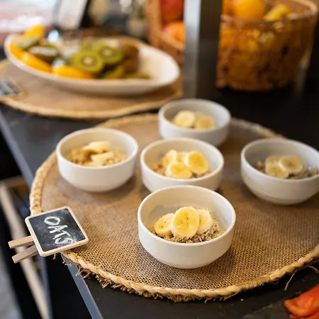 By Zzzing 招待所 莫斯塔