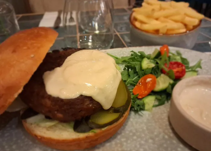 Πανσιόν By Zzzing Mosta